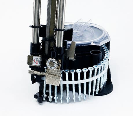 Continuous screw tightening machine